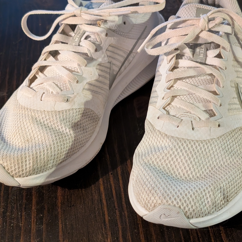 Nike White Sneakers Mesh Knit Athletic